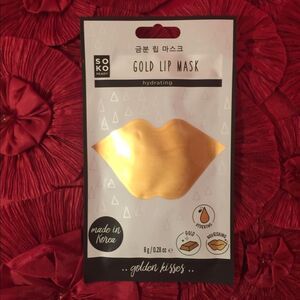 Gold lip mask